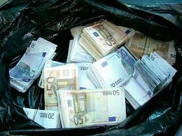 Weggegooid geld opgeruimd-advies-marit-fakkeldij-geld-besparen-sparen-budgetcoach